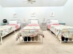 Loft Bedroom - 3 Twin Beds